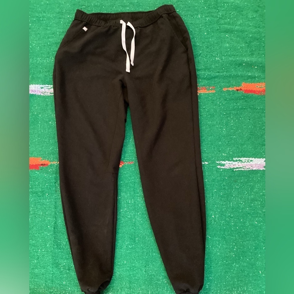 Figs -Black size M-drawstring
Waist 15”
Length 30”